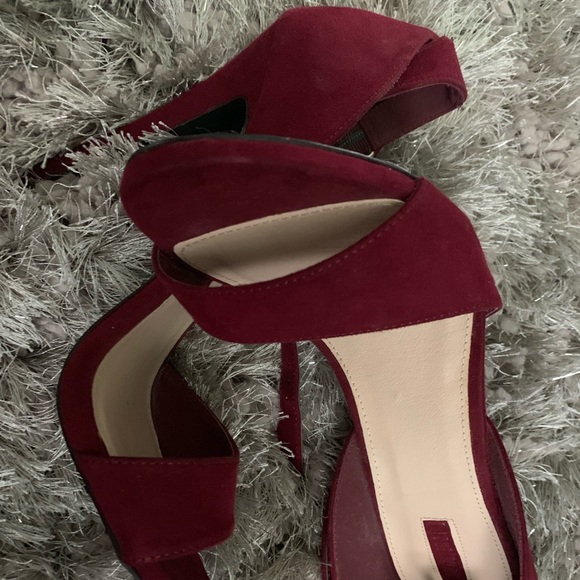Burgundy ankle strap heels - Picture 3 of 6